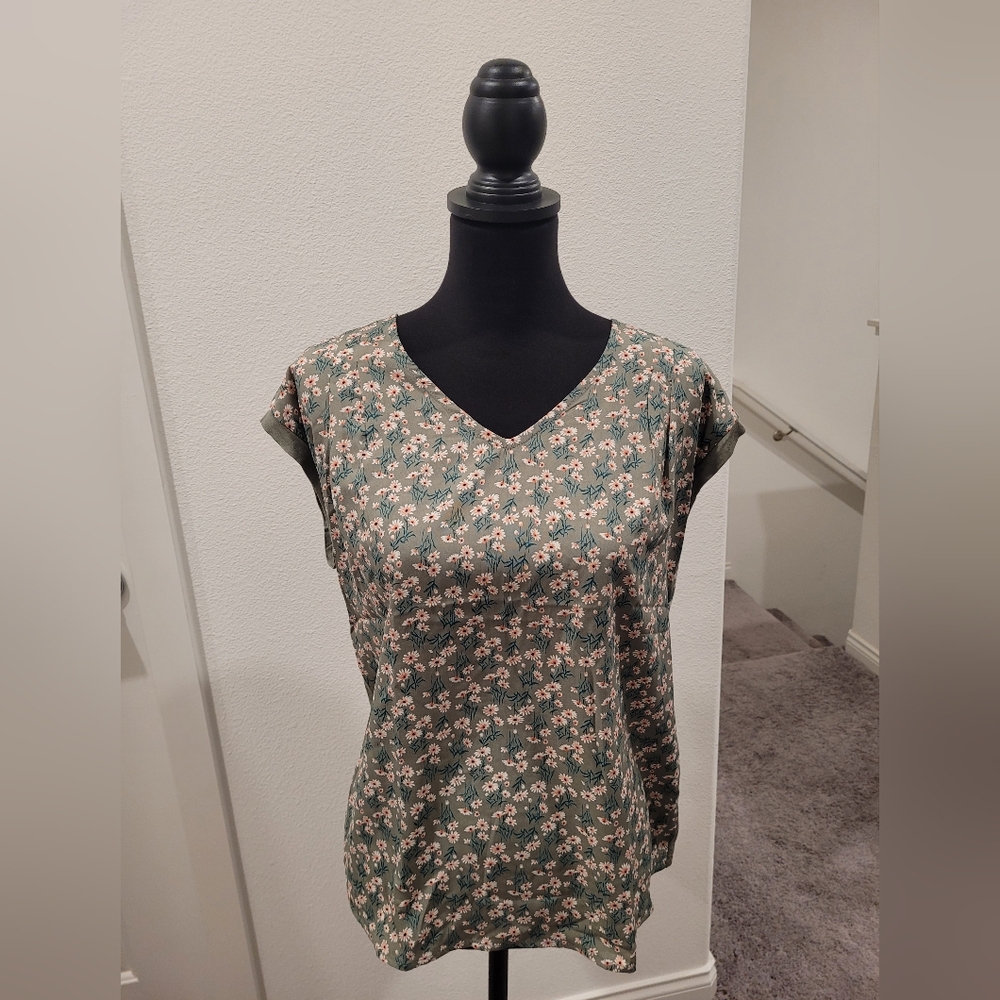 NWT Papermoon Floral Top